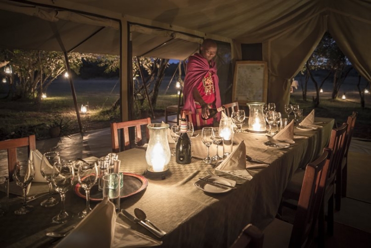 Diner dans un camp du Masai Mara au Kenya