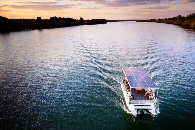 Croisière en bateau électrique silencieux sur la rivière Kafue