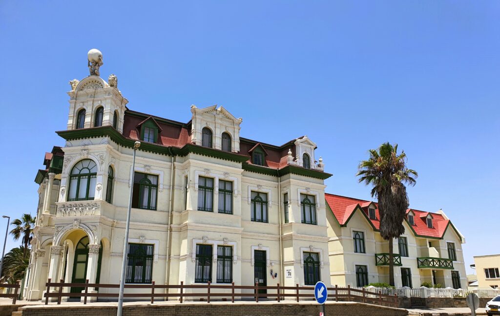 Namibie, Voyage sur mesure, Sossusvlei, chauffeur guide, Kalahari, Fish River Canyon, désert du Namib, Damaraland, agence spécialisée